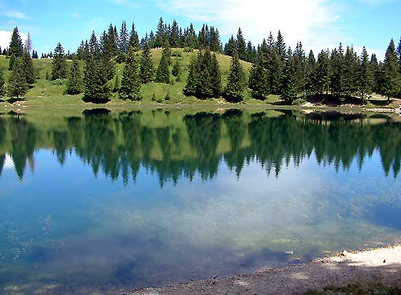 Le lac Bnit, calme et reposant