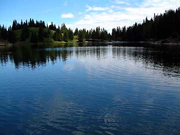 Le lac Bnit, calme et reposant
