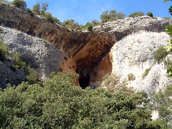 Grotte dans la combe de Curnier